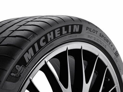 Michelin_Pilot_Sport_4S_Acoustic_1