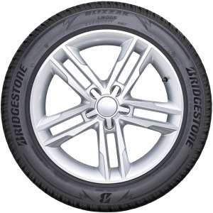 Bridgestone Blizzak LM005 245/40 R18 97V