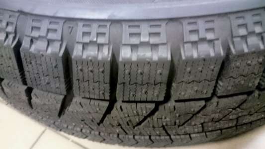 Bridgestone Blizzak VRX 215/50 R17 91S