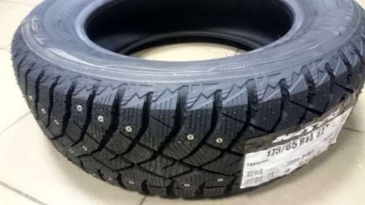 Nitto Therma Spike 235/50 R18 101T