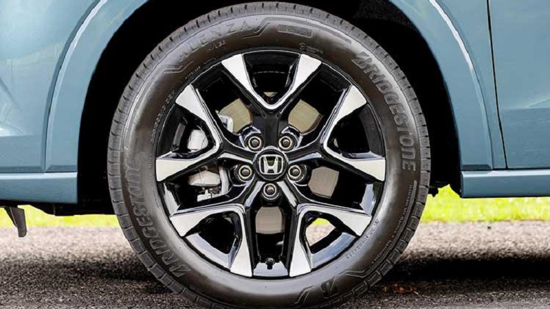Кроссоверы Honda ZR-V и Lexus RX укомплектуют резиной Bridgestone